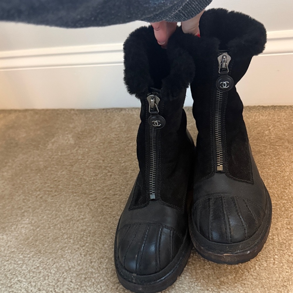 CHANEL Black Winter Boots - Picture 6 of 9